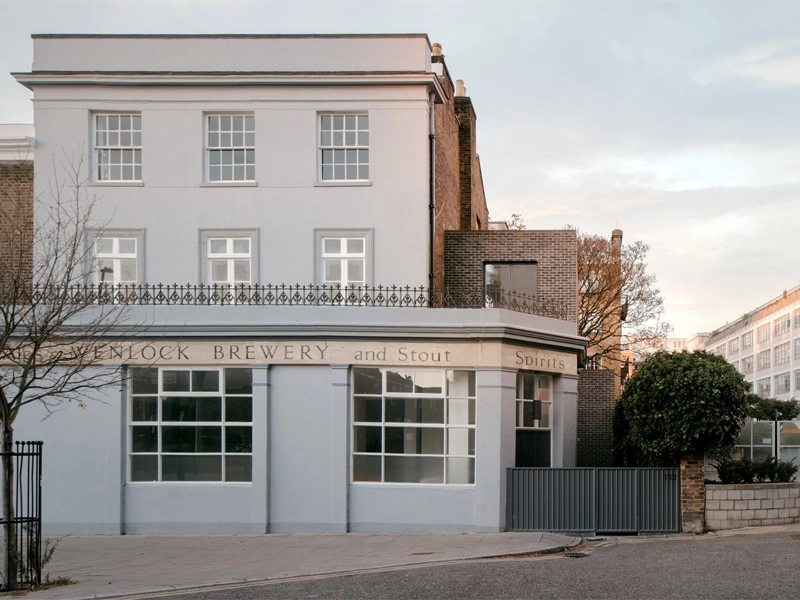 STRIKING TRANSFORMATION OF AN OLD LONDON PUB